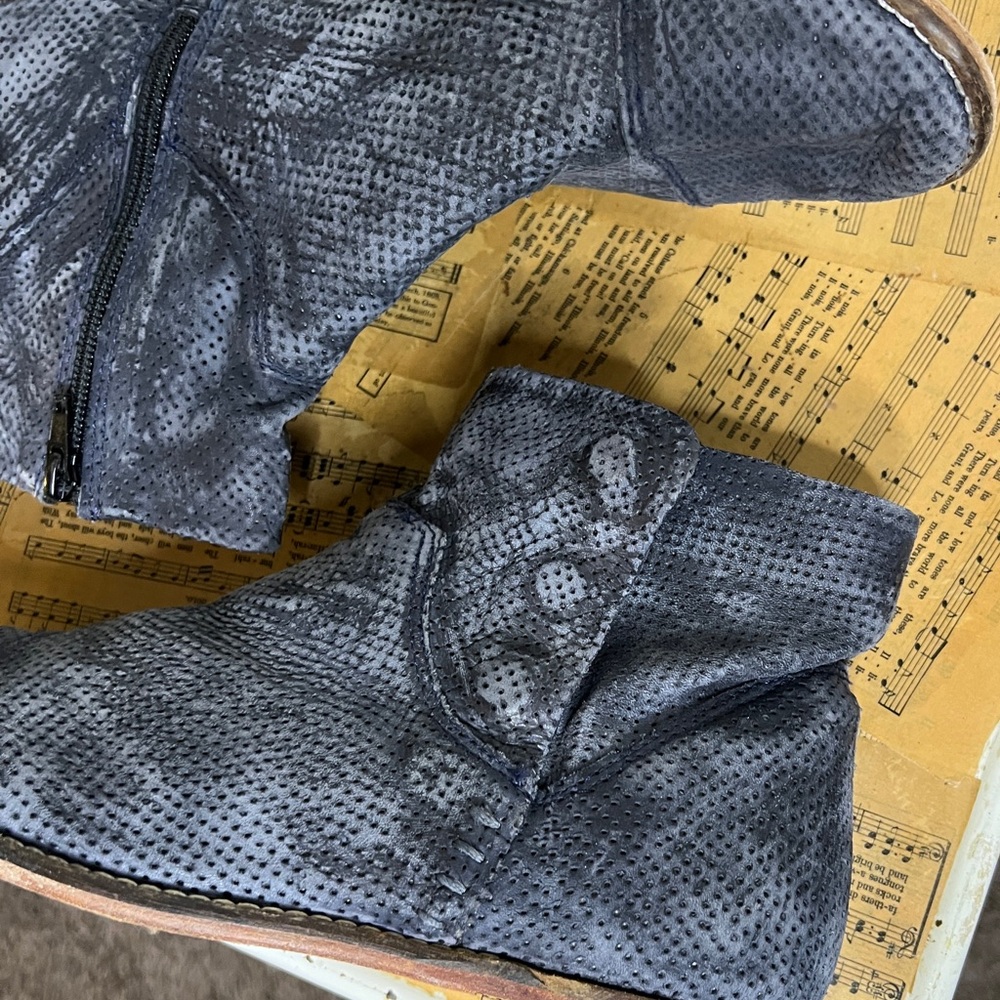 Free People Navy Perforated Leather Snap Button Zip Ankle Booties 40 - Picture 11 of 16